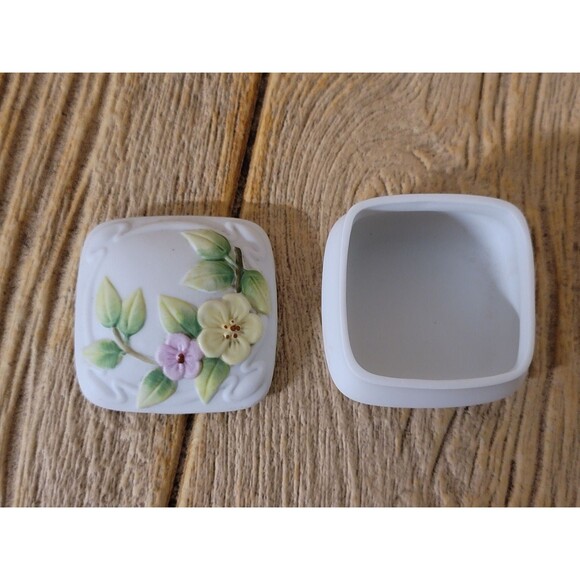 Norcrest Porcelain Trinket Box - Picture 2 of 6